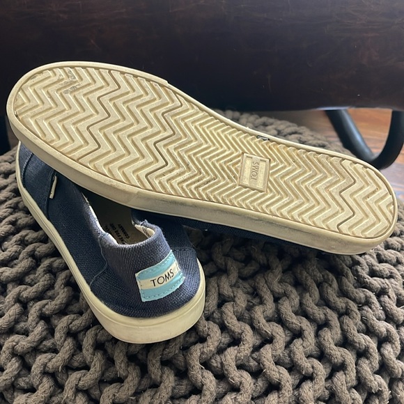 Toms - Picture 3 of 3